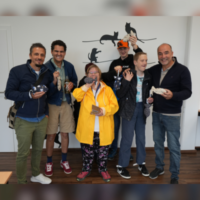 Ein ganz besonderer Besuch bei Dr. Ziegler\'s Naturfutterlädchen - Lebenshilfe Salzburg zu Gast bei Dr. Ziegler\'s Naturfutterlädchen