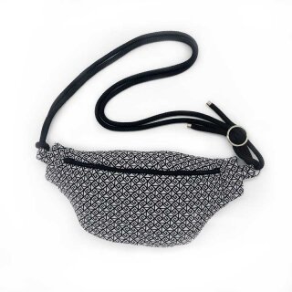 Wau Tau Body-Bag Schwarz gemustert